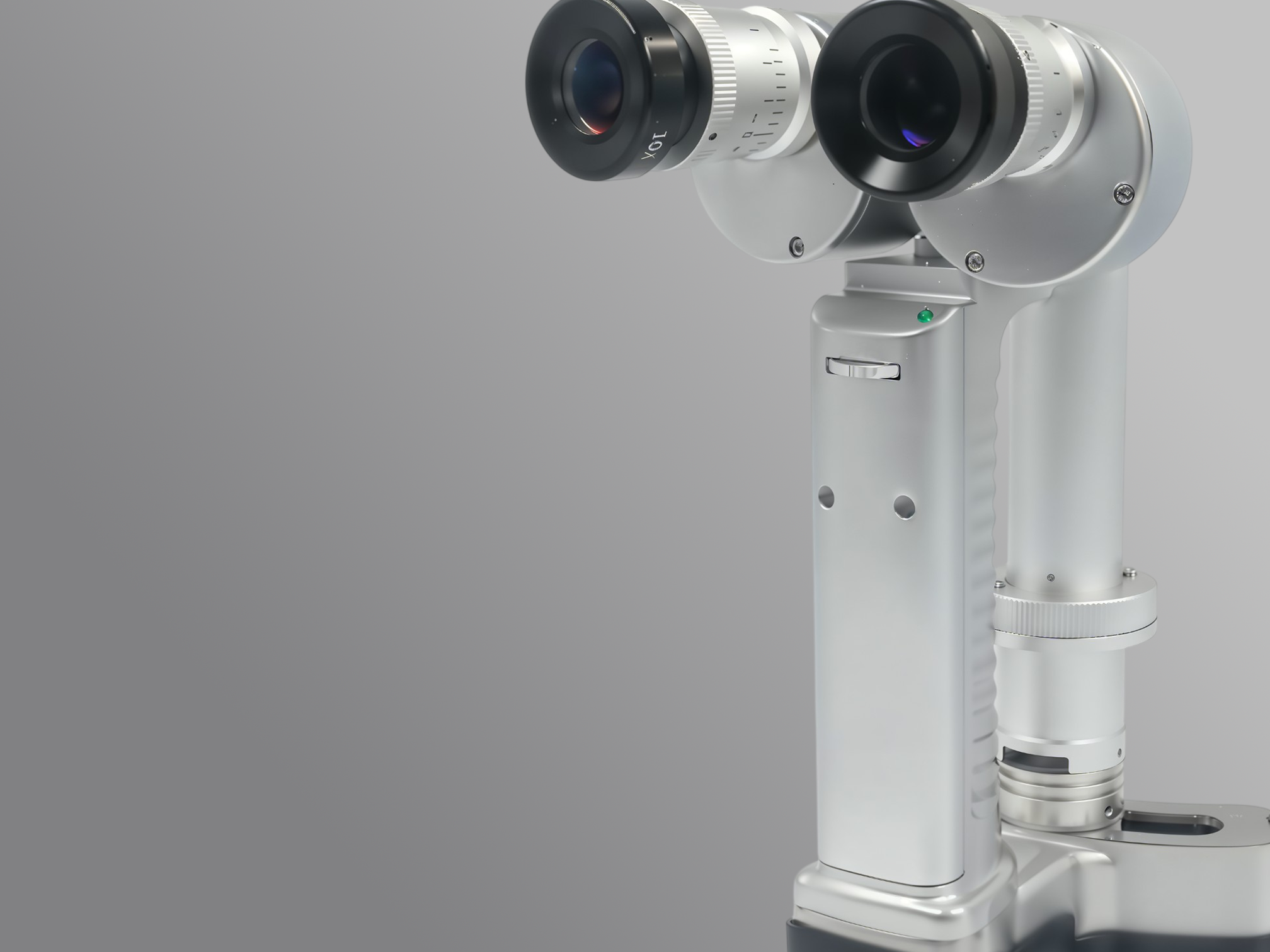 High-resolution optics provide sharp and clear visualization of anterior segment structures.
